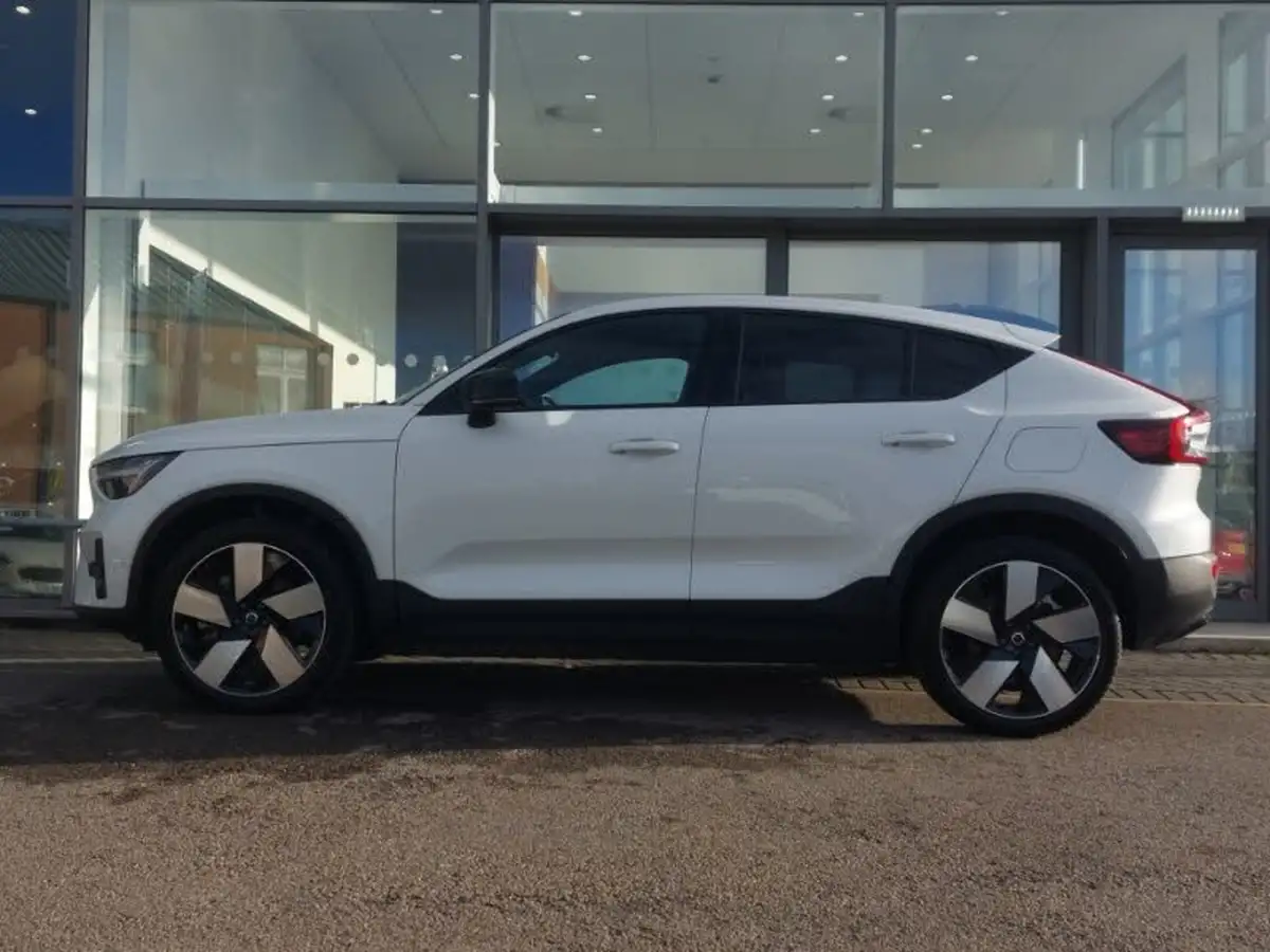 2024-volvo-c40-e-recharge-ultimate-235bhp-big-3