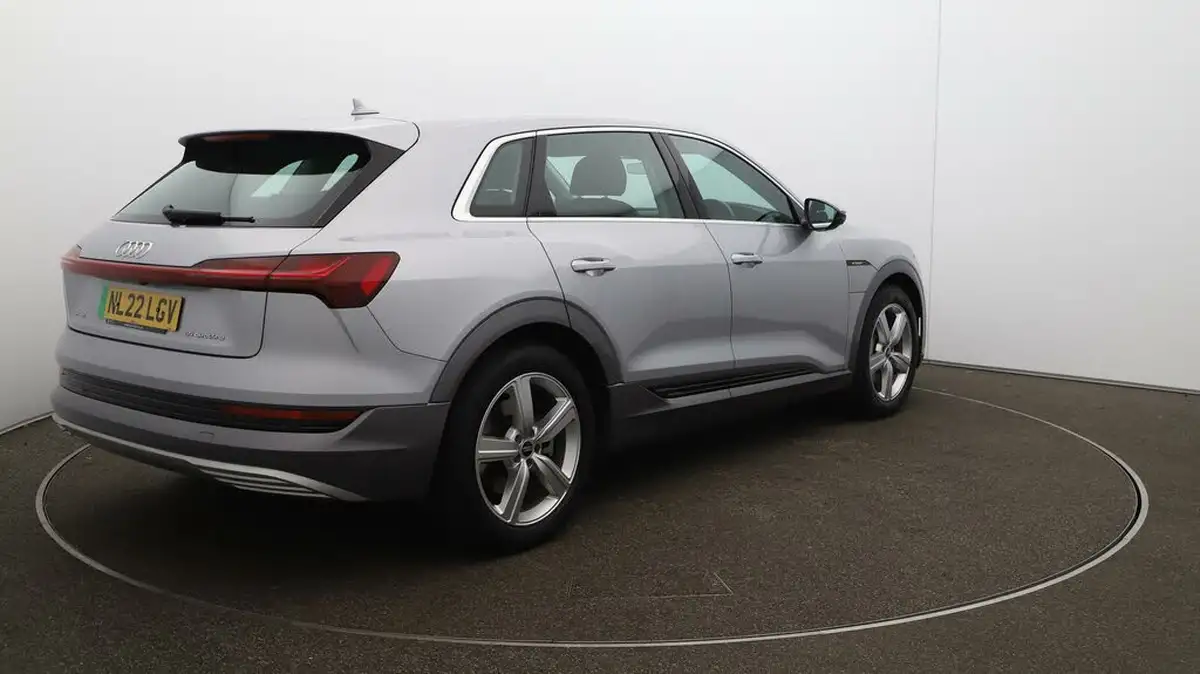 2022-audi-e-tron-55e-technik-station-wagon-big-7