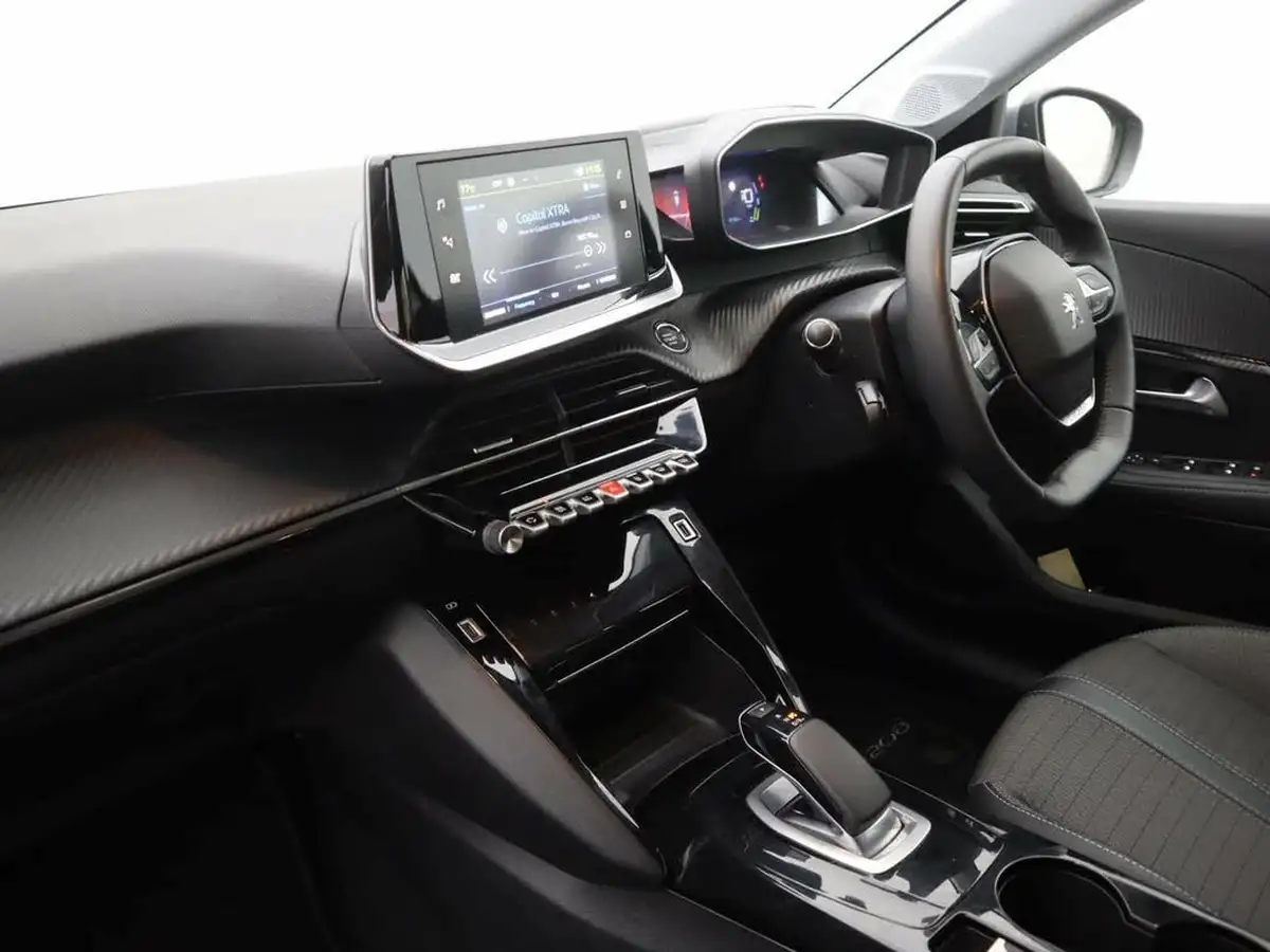2022-peugeot-208-e-allure-premium-big-8