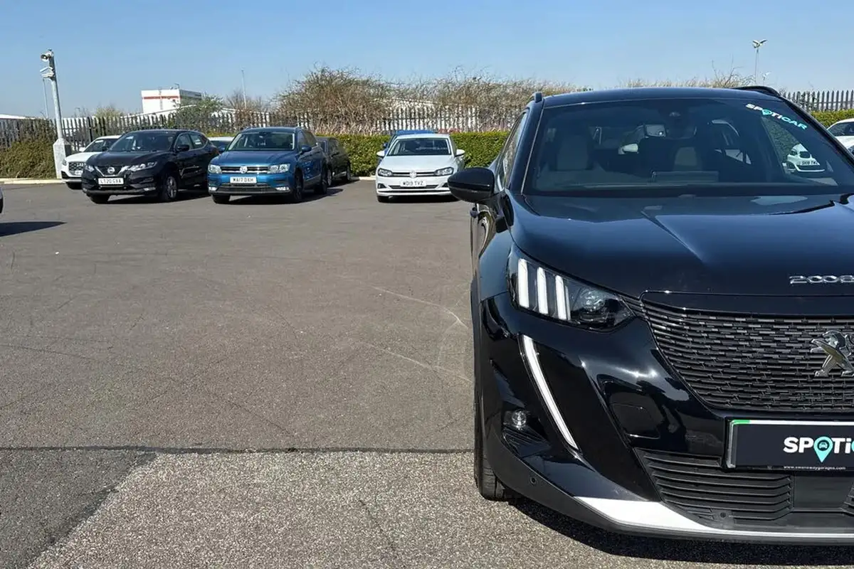 2021-peugeot-2008-suv-e-gt-premium-big-24