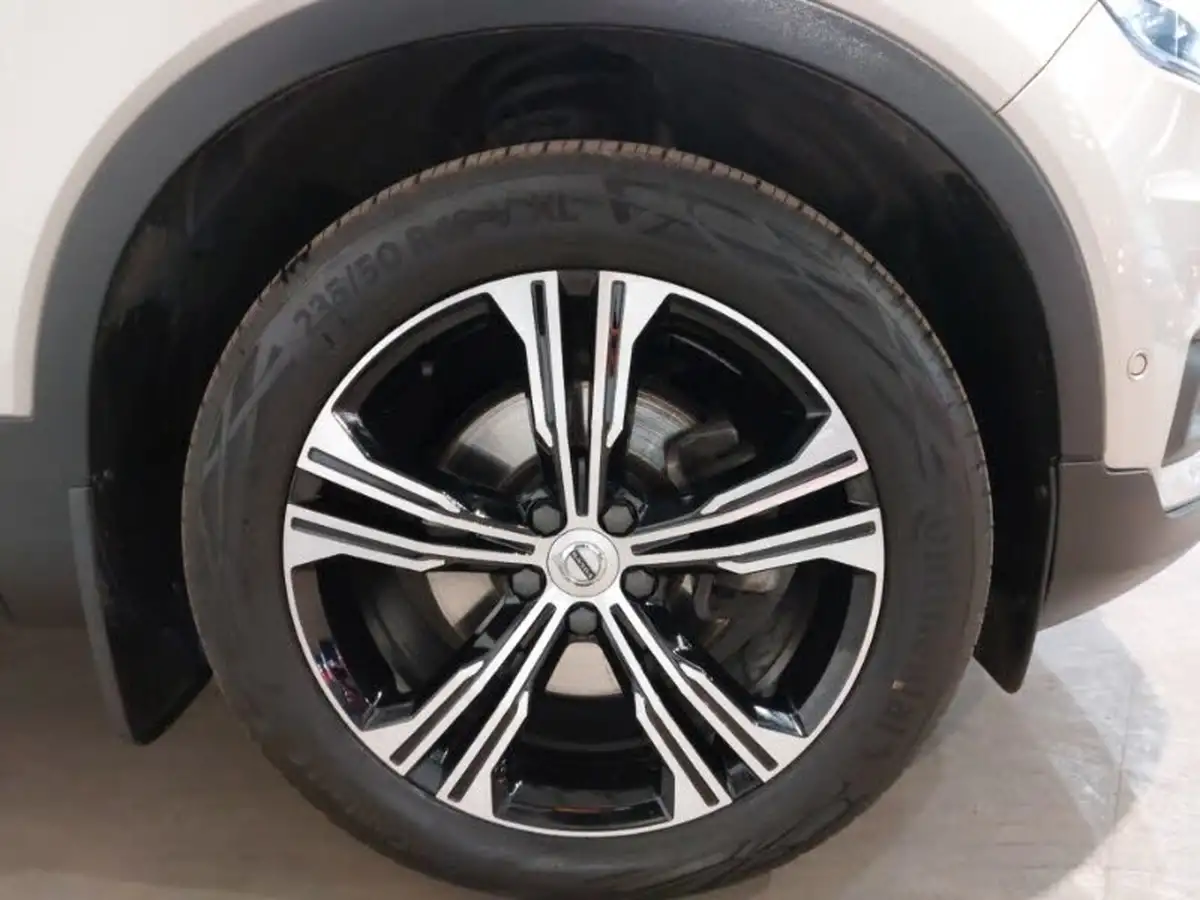 2018-volvo-xc40-20td-d4-inscription-pro-big-8