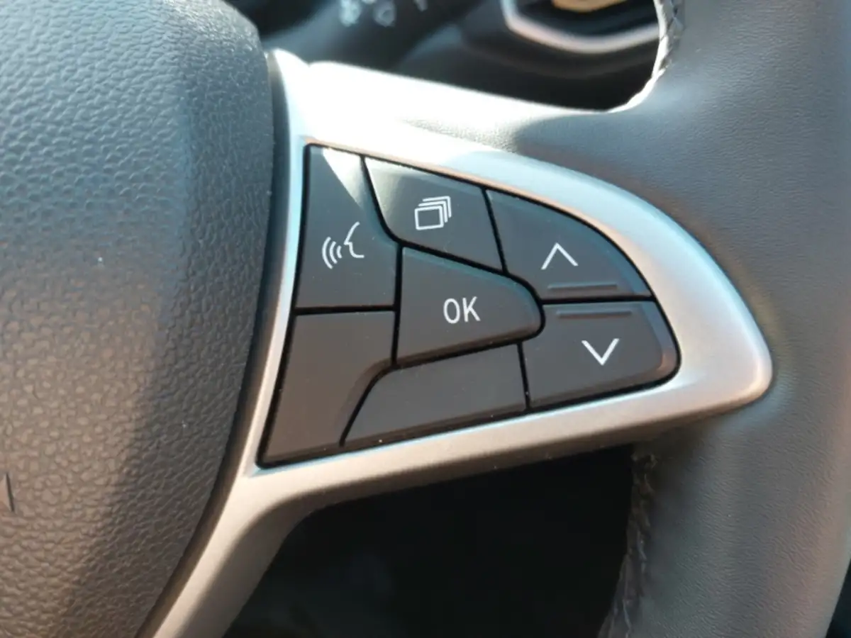 2022-dacia-sandero-10-sce-essential-big-17