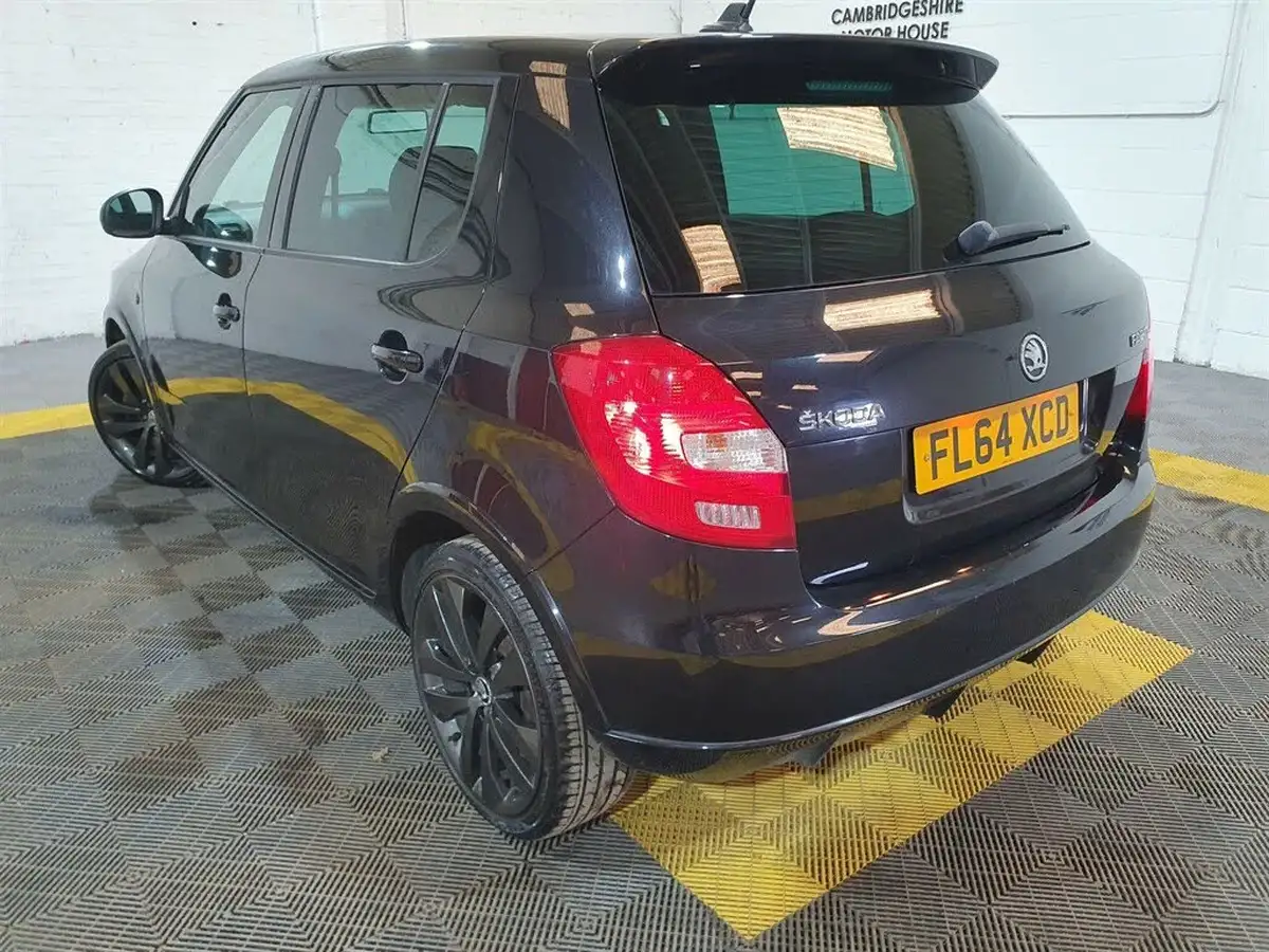 2014-skoda-fabia-12-black-edition-hatchback-big-1