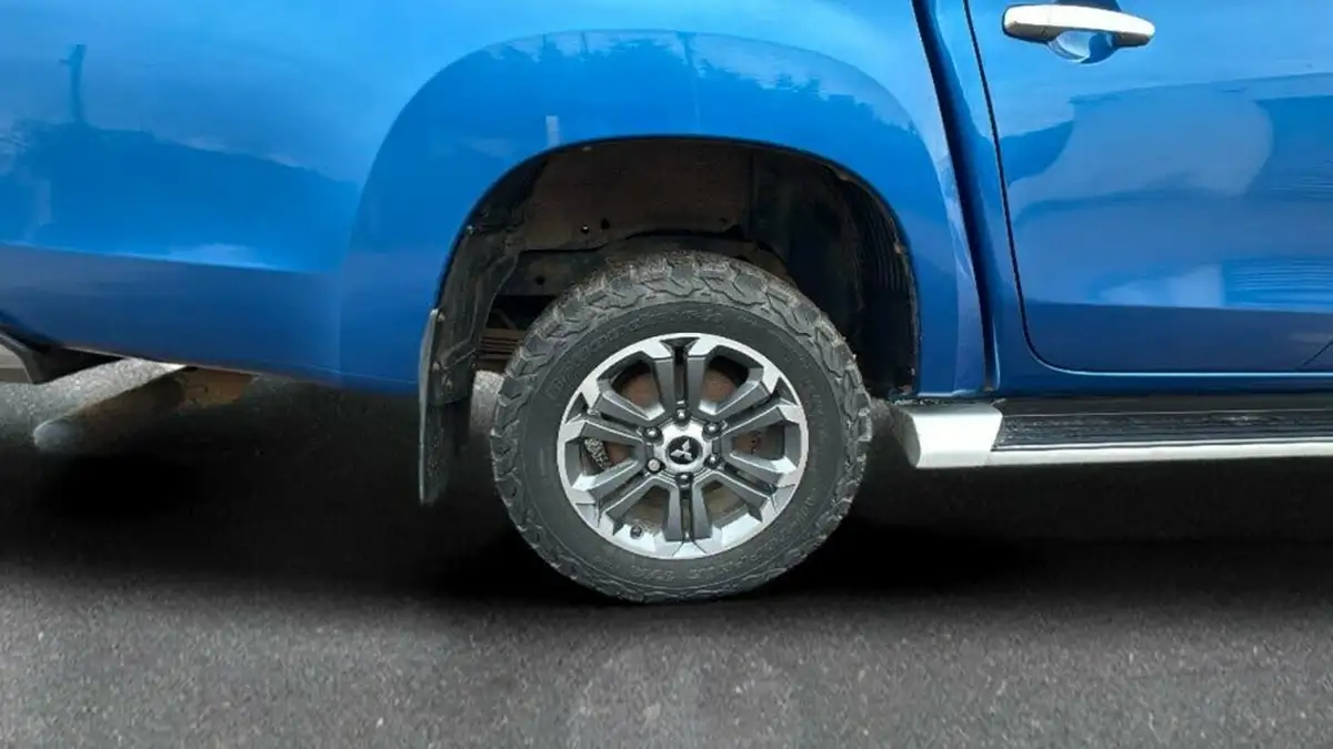 2021-mitsubishi-l200-22di-d-warrior-big-11