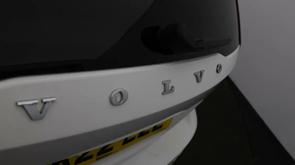 2022-volvo-v60-20-b3-r-design-161bhp-big-19