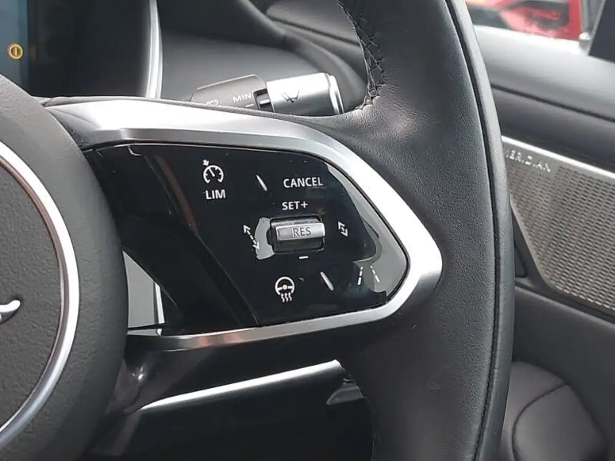 2021-jaguar-i-pace-ev400-black-big-17