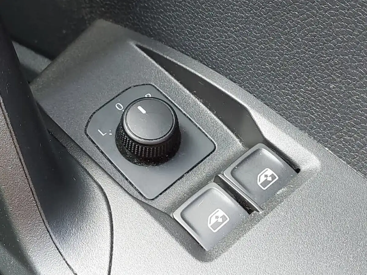 2019-seat-ibiza-10-mpi-se-technology-ss-big-18