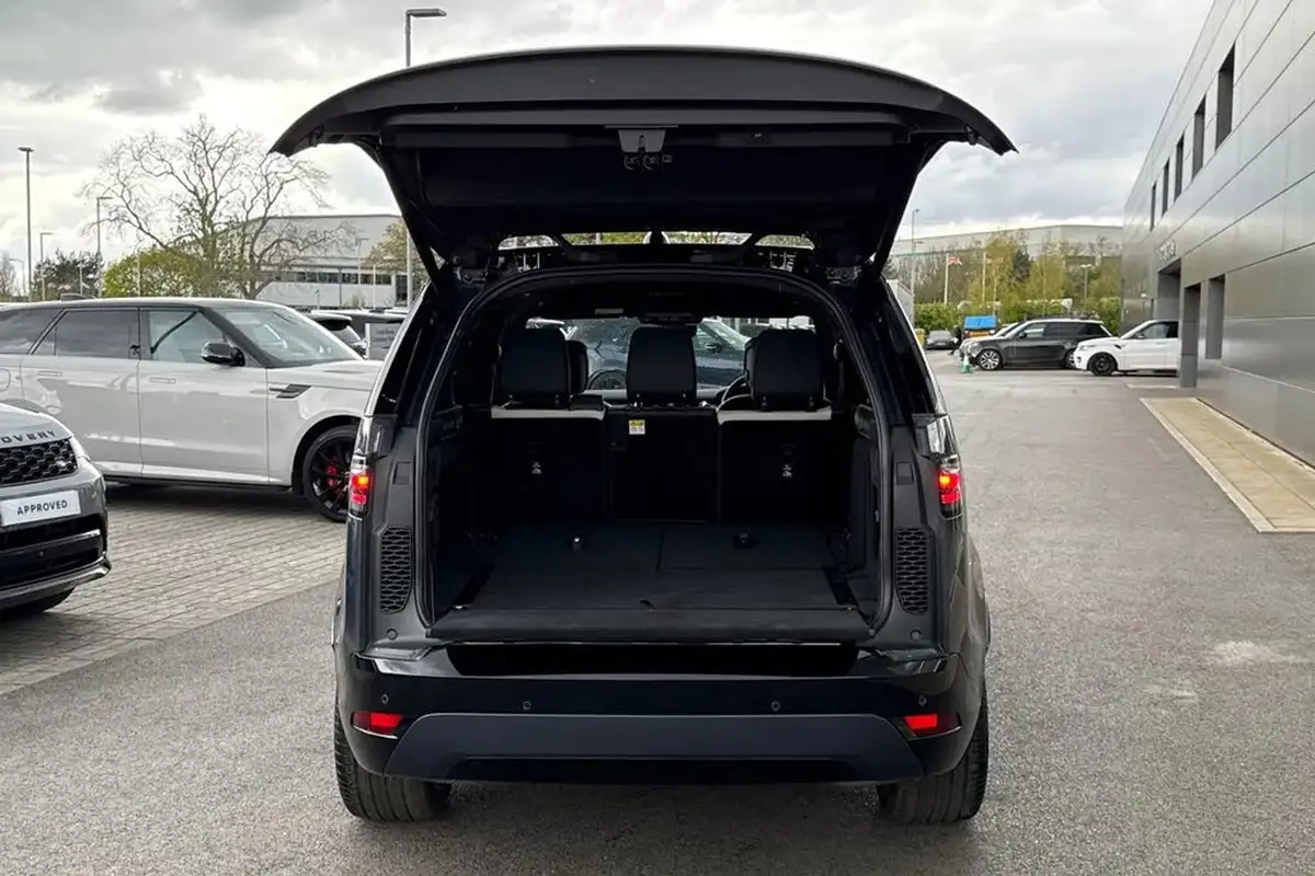 2024-land-rover-discovery-30-d300-dynamic-hse-big-32