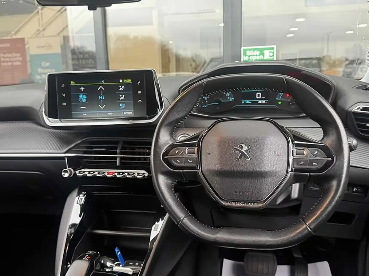 2021-peugeot-2008-suv-e-active-big-30