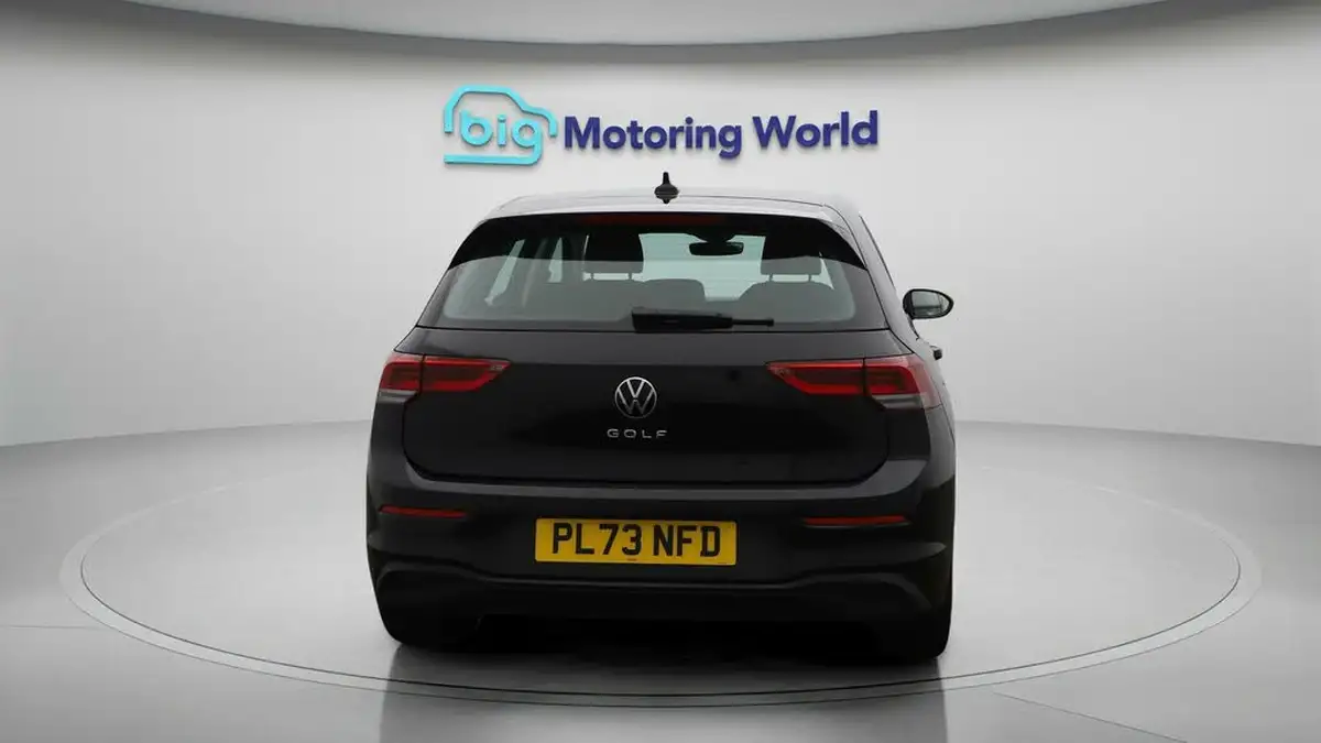 2024-volkswagen-golf-10-tsi-life-hatchback-big-6