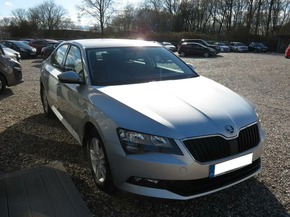 2017-skoda-superb-16tdi-s-hatchback-big-36