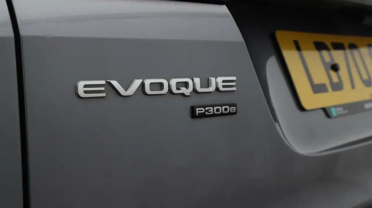 2021-land-rover-range-rover-evoque-15-p300e-r-dynamic-hse-big-20