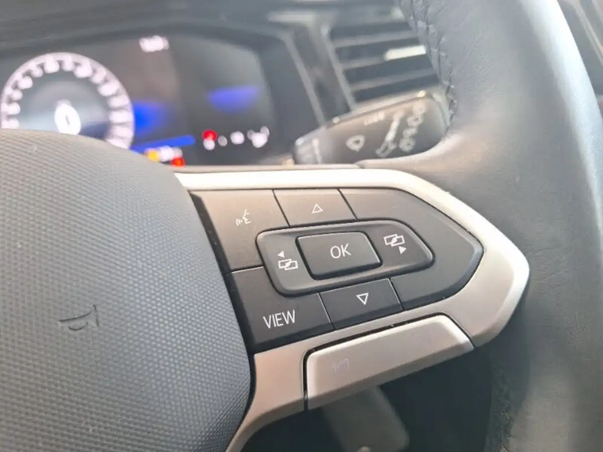 2023-volkswagen-polo-10-life-big-12