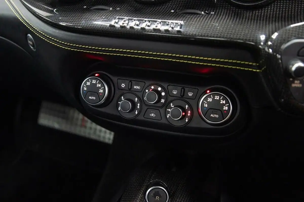 2013-ferrari-f12berlinetta-62-big-48
