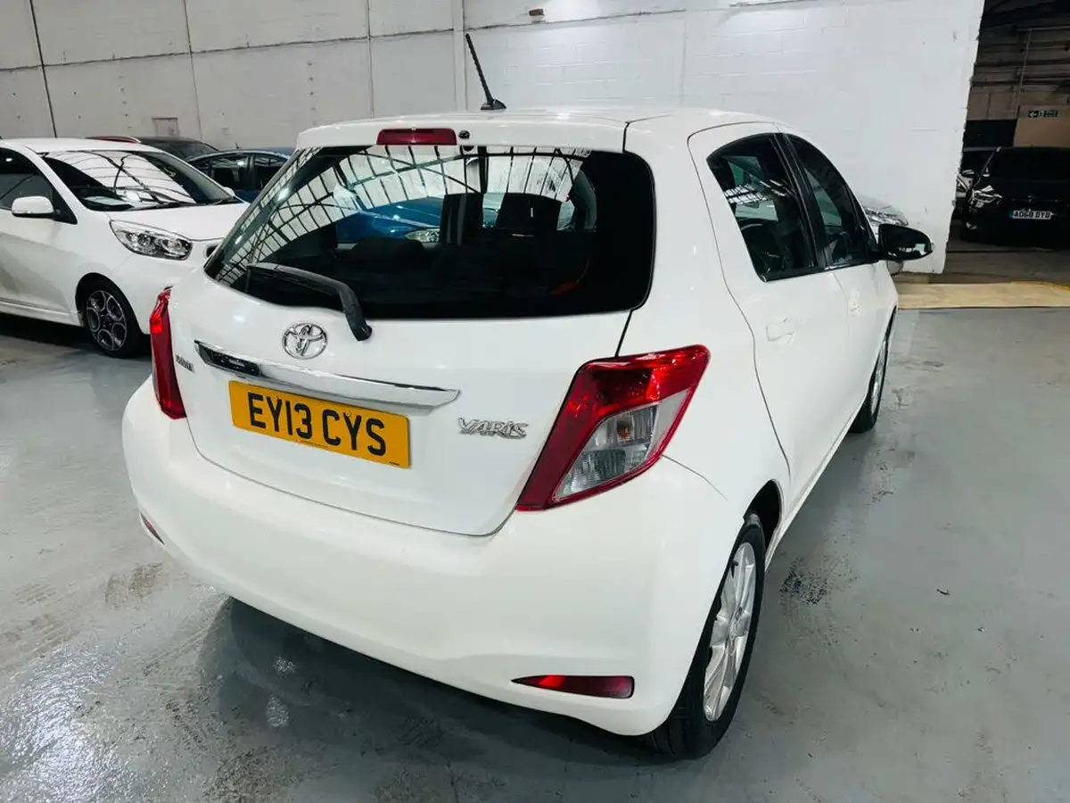 2013-toyota-yaris-133-tr-vvt-i-5d-big-3