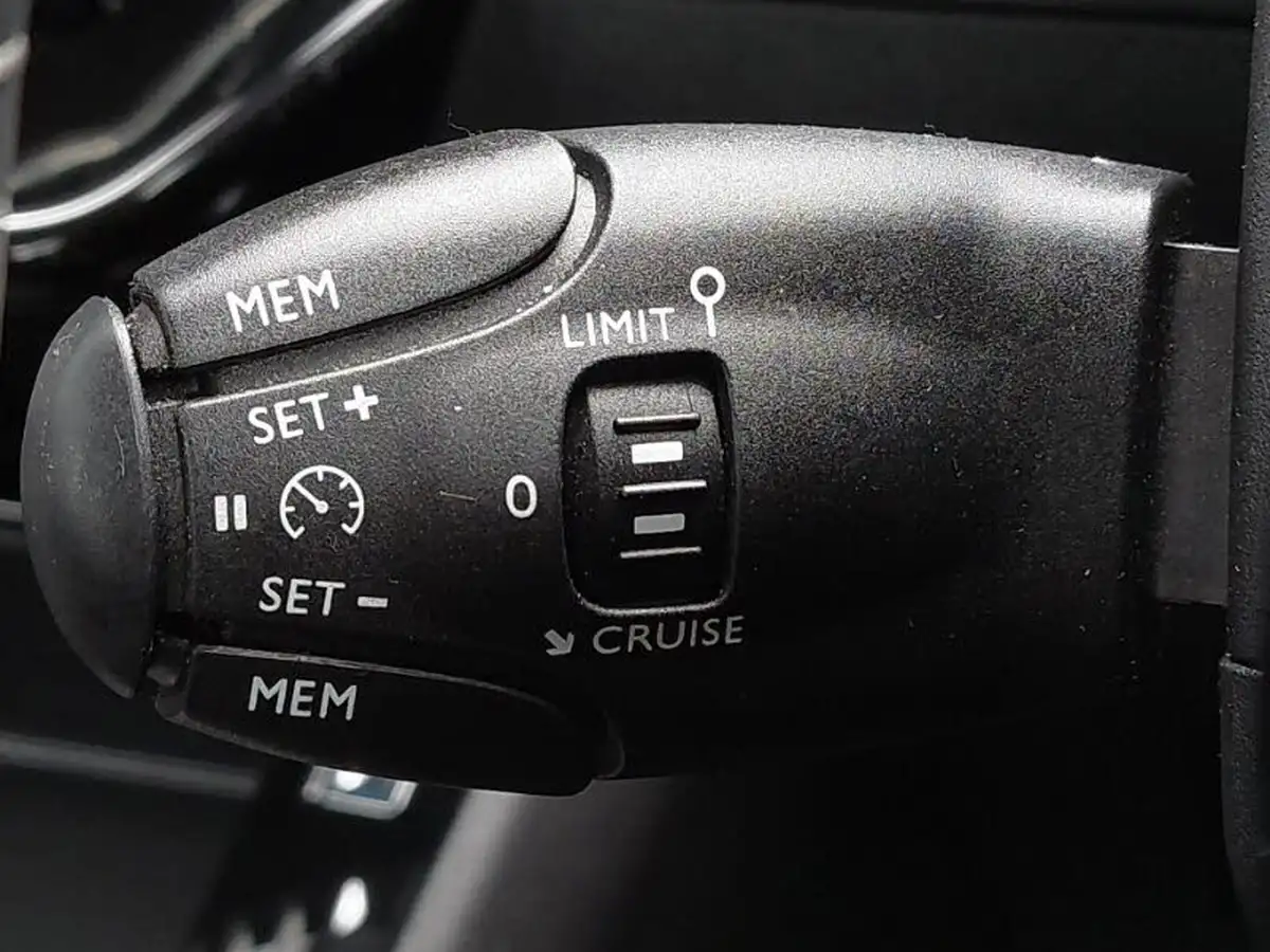 2022-peugeot-208-12-puretech-active-premium-75bhp-big-16