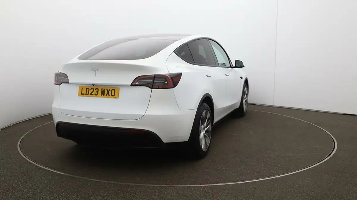 2023-tesla-model-y-e-rwd-big-47