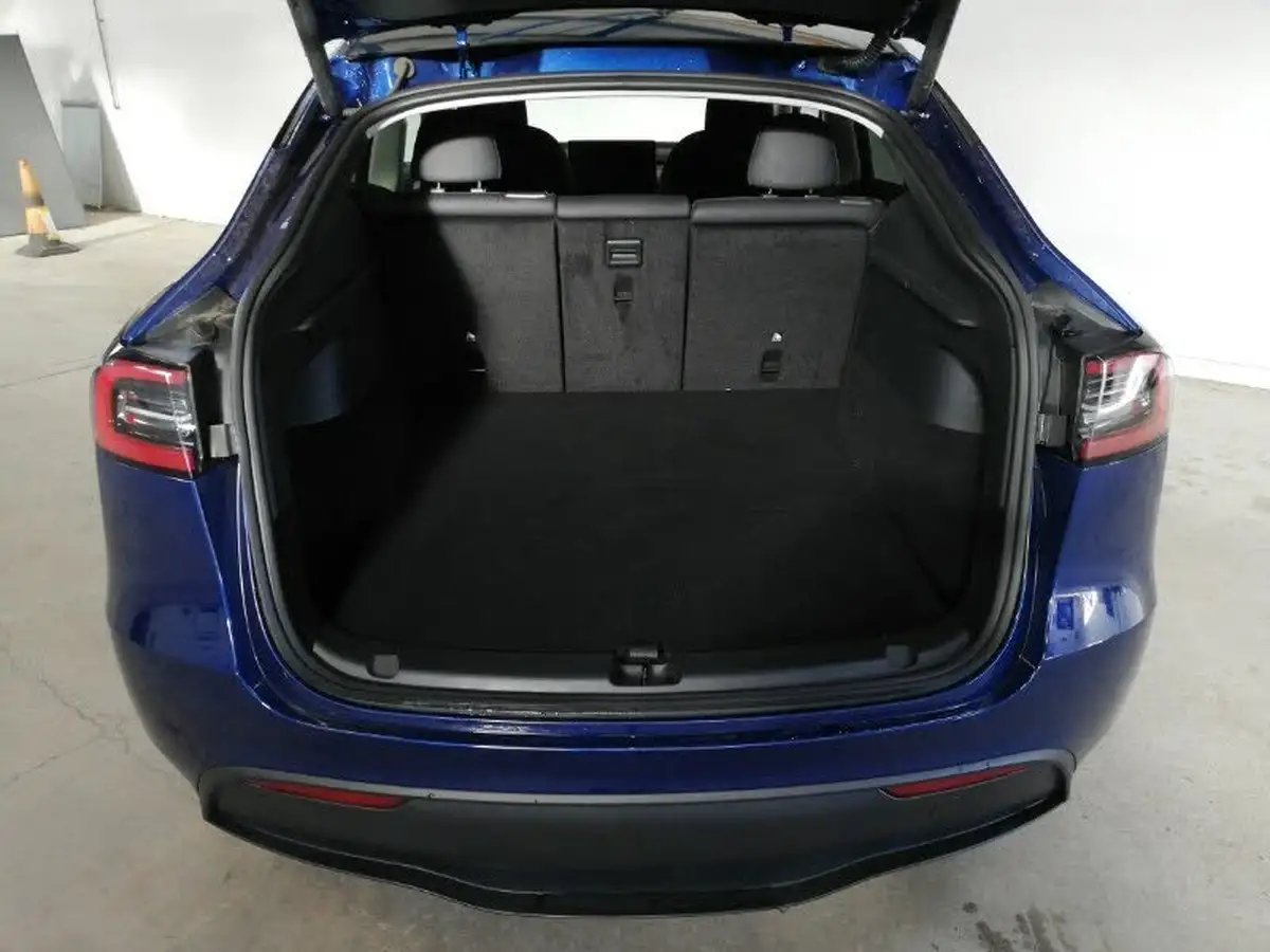 2023-tesla-model-y-e-rwd-big-7