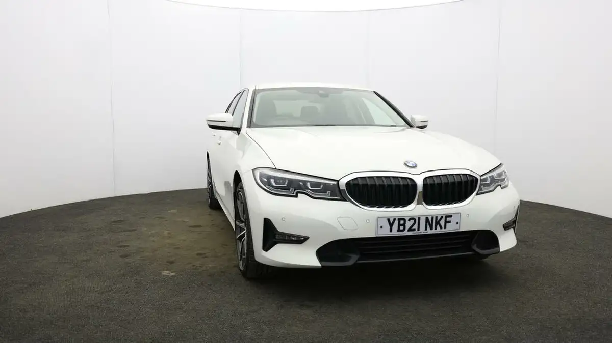 2021-bmw-3-series-20-318i-sport-saloon-4d-big-36