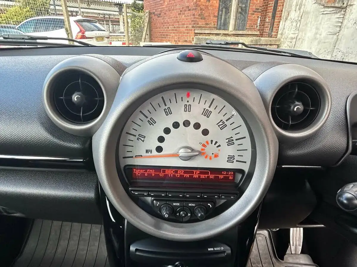 2012-mini-countryman-16-cooper-s-190bhp-all4-big-28