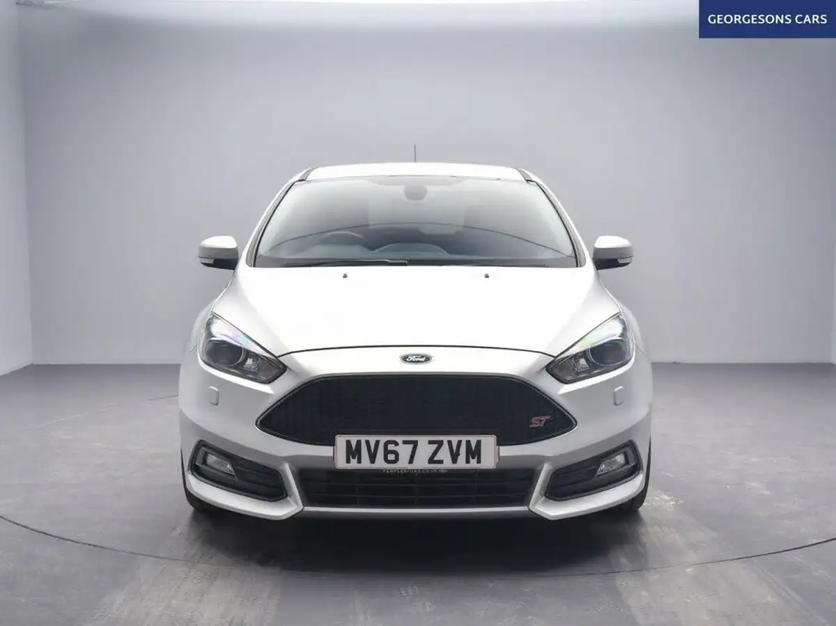 2017-ford-focus-20t-st3-hatchback-big-3