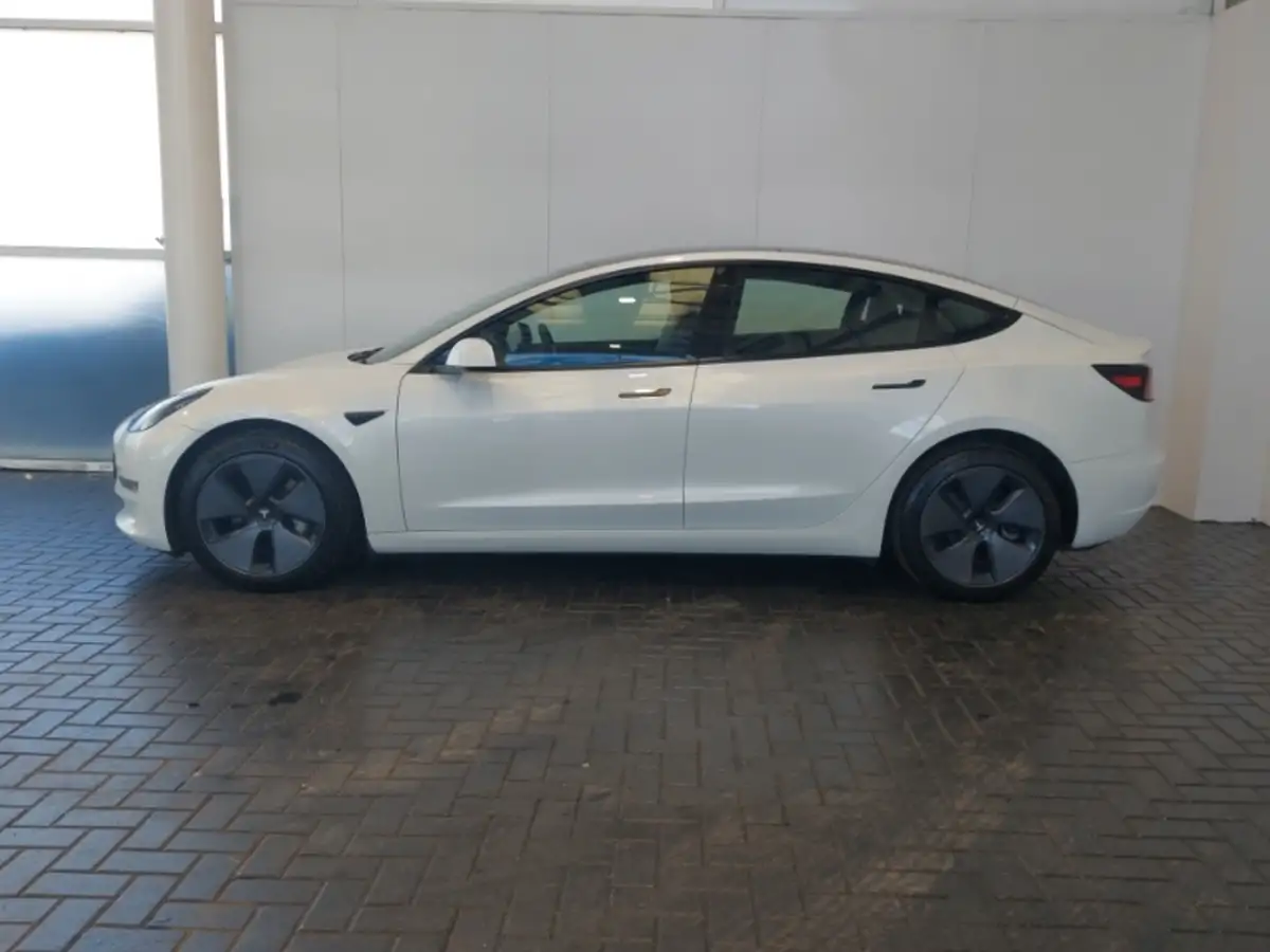 2022-tesla-model-3-e-long-range-big-3