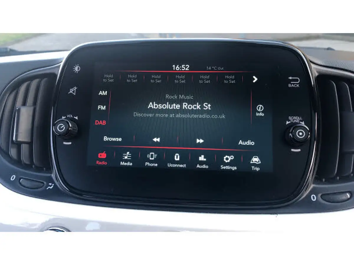 2022-fiat-500-10-dolcevita-big-11