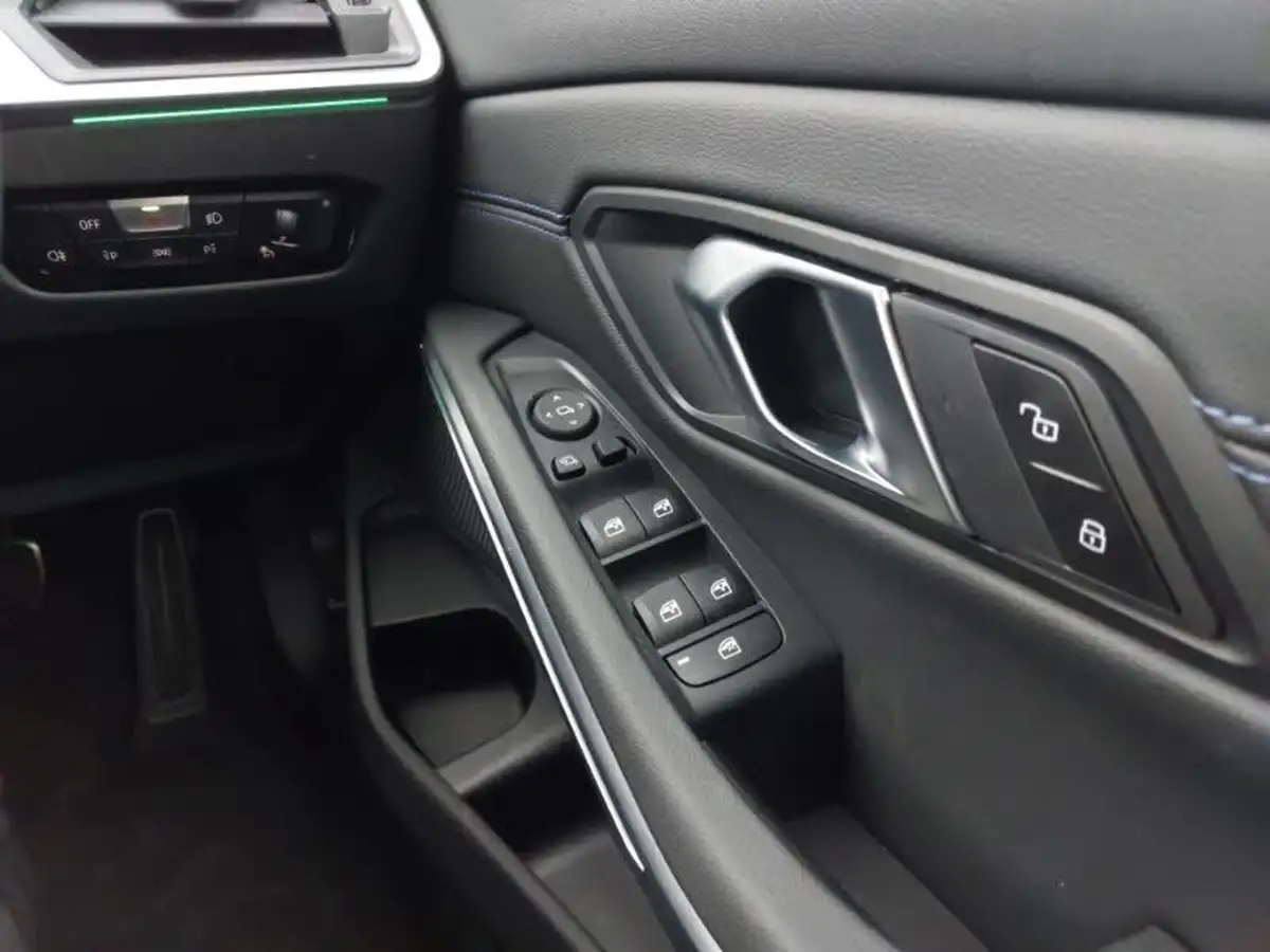 2024-bmw-3-series-20-320i-m-sport-saloon-4d-big-11