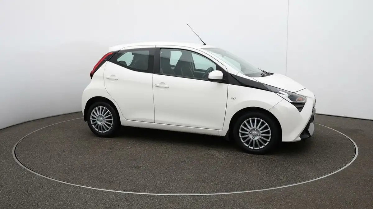 2019-toyota-aygo-10-vvt-i-x-play-big-37