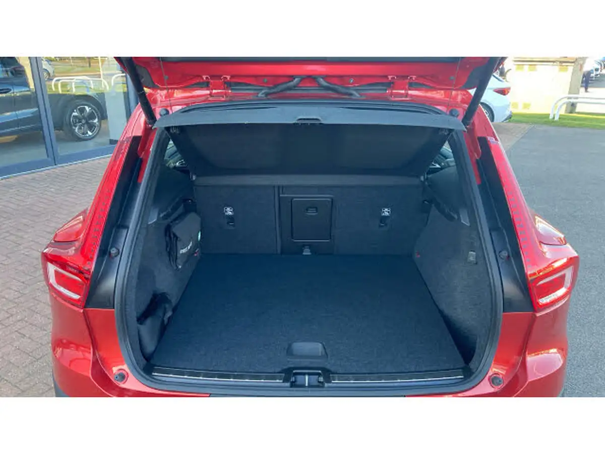 2021-volvo-xc40-15-t3-inscription-161bhp-big-3