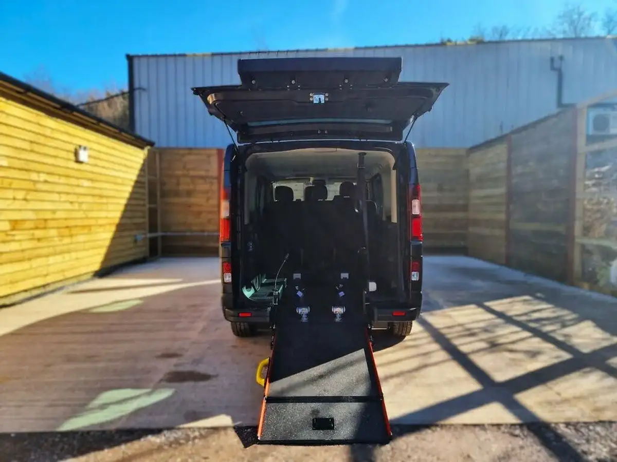 2024-renault-trafic-passenger-20-blue-dci-ll30-170-extra-big-2