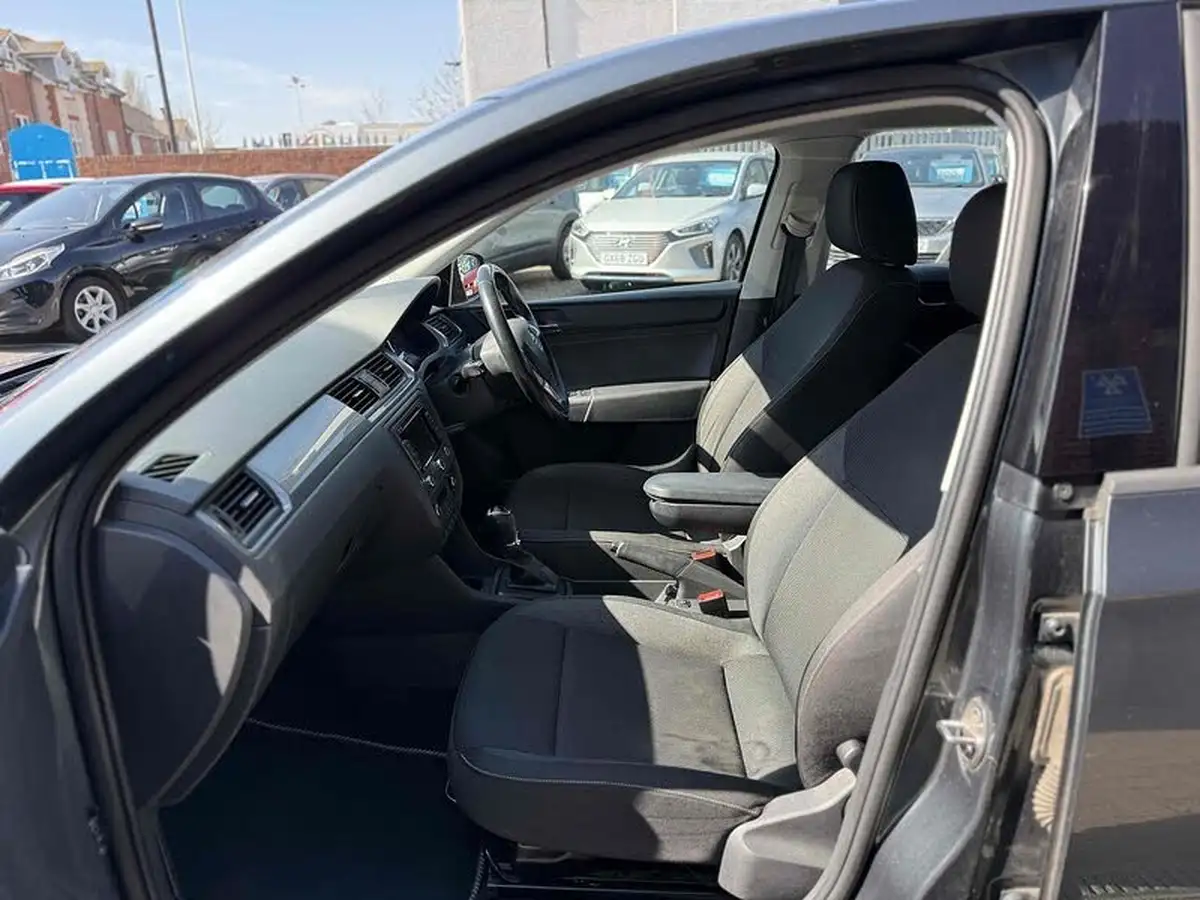 2015-skoda-rapid-spaceback-16tdi-se-tech-105ps-1598cc-big-16