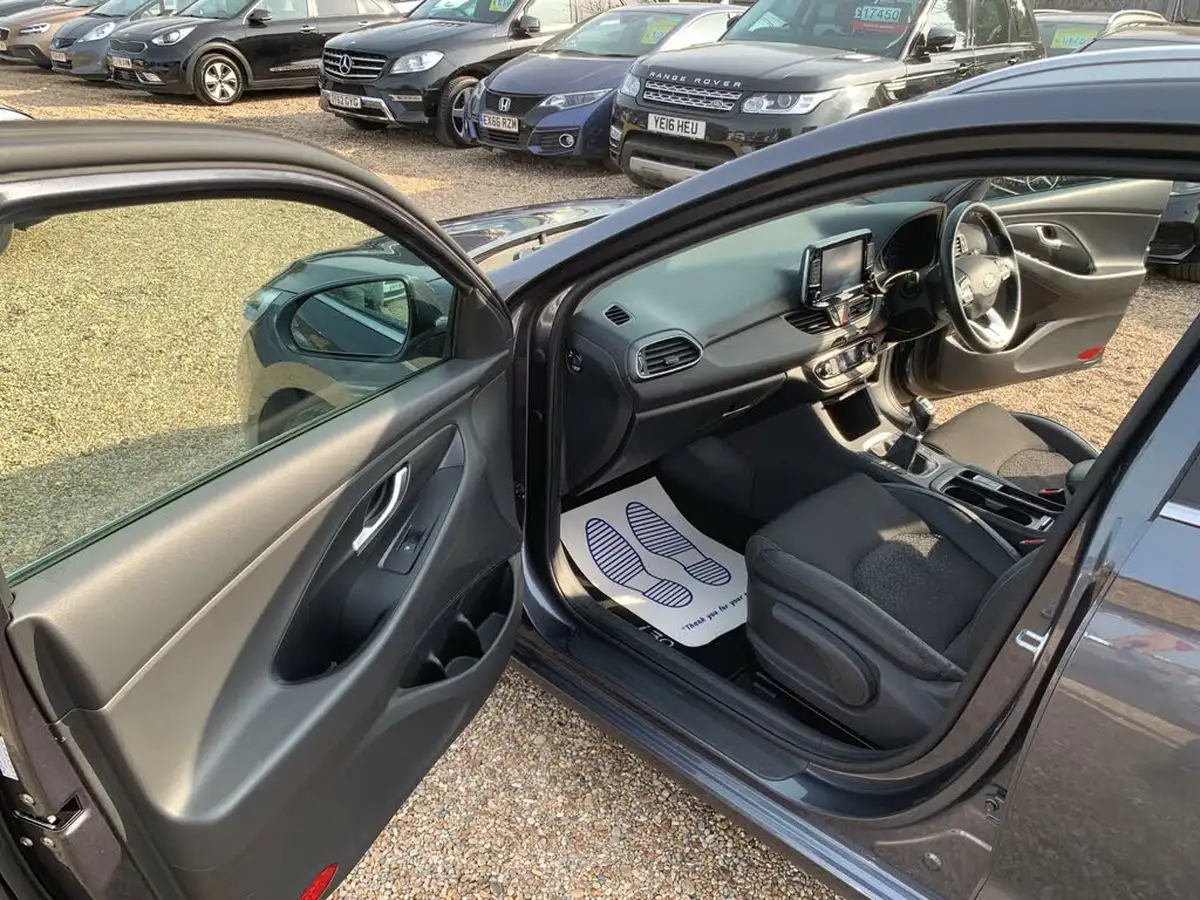 2017-hyundai-i30-14-t-gdi-premium-tourer-big-27