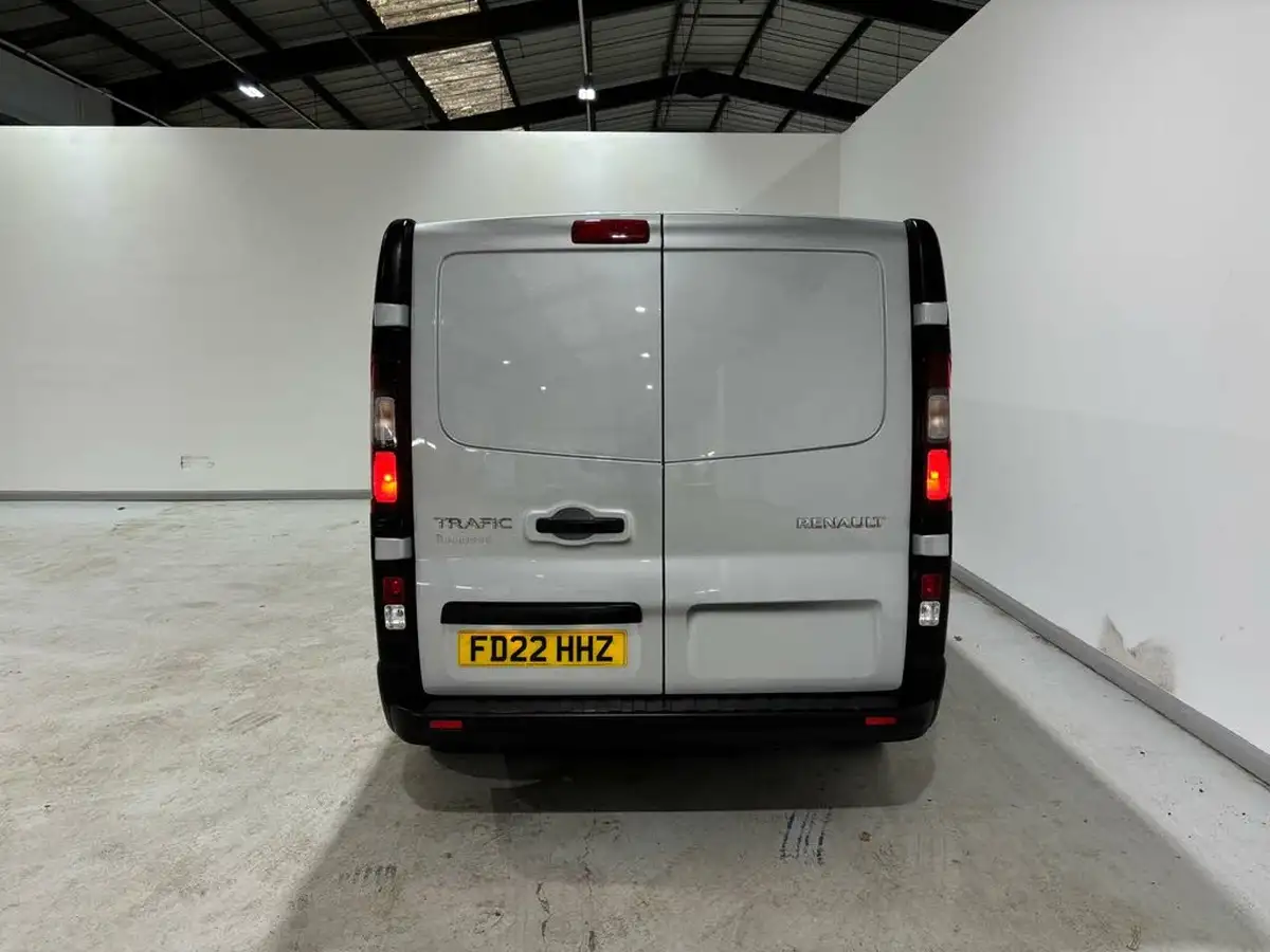2022-renault-trafic-20dci-ll30-130-business-panel-big-17