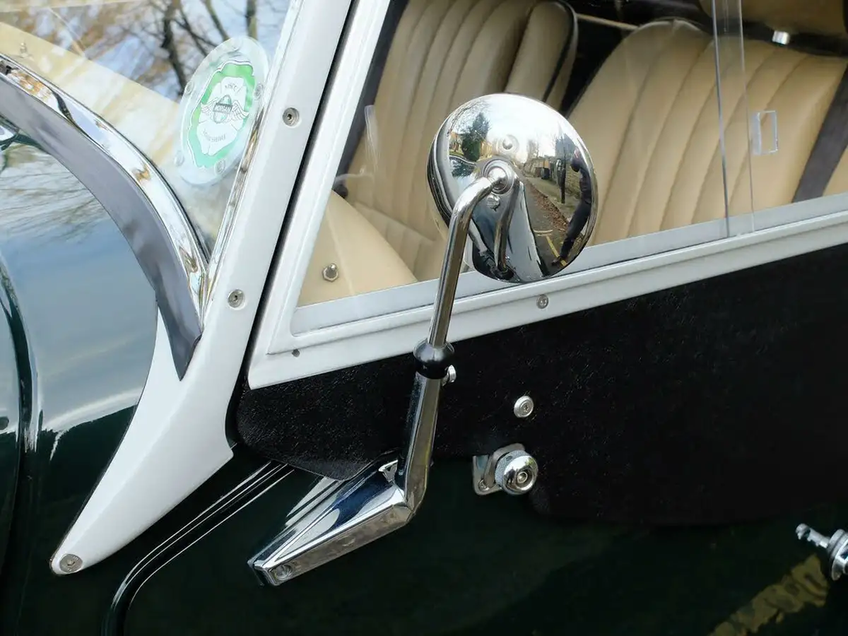 2013-morgan-plus-4-20-big-32