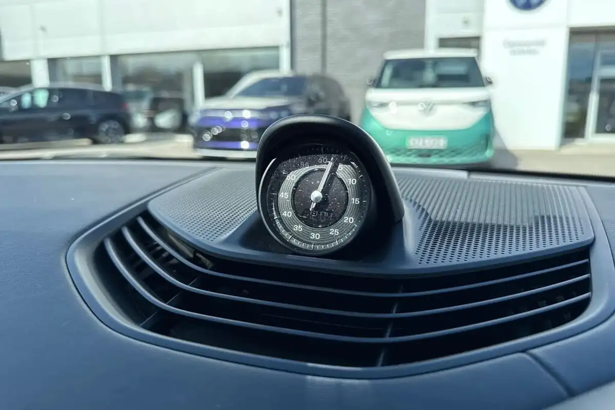 2020-porsche-taycan-e-turbo-big-45
