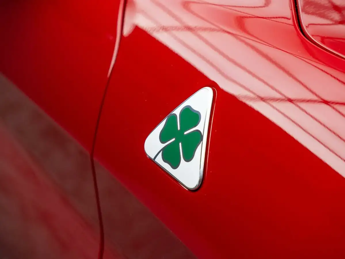 2022-alfa-romeo-giulia-29-biturbo-quadrifoglio-big-38