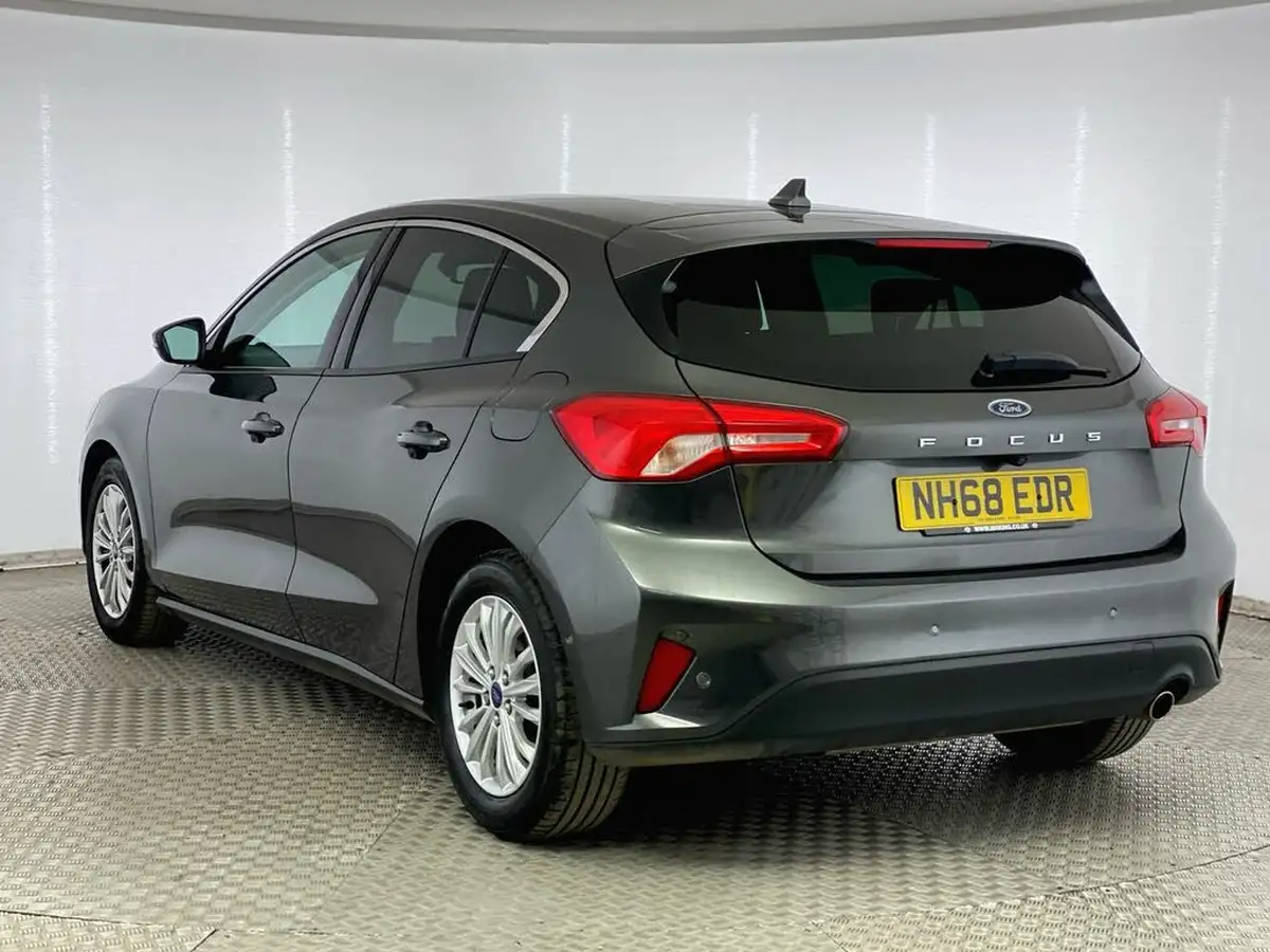 2019-ford-focus-10t-titanium-ss-hatchback-big-4
