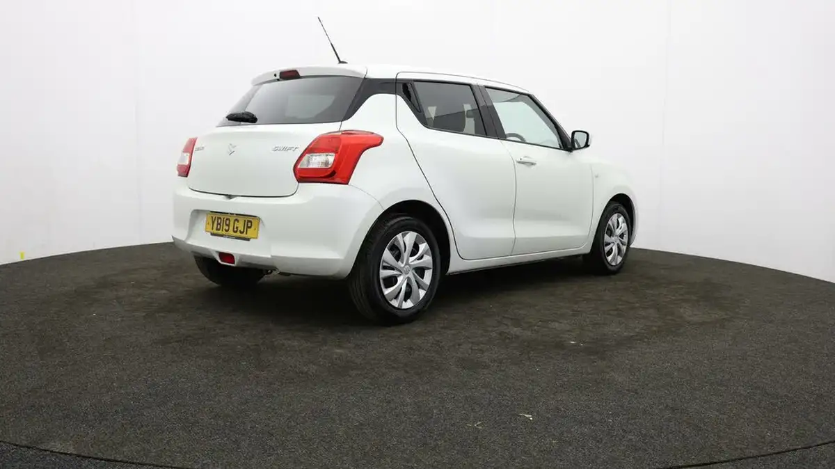 2019-suzuki-swift-12-dualjet-attitude-big-6