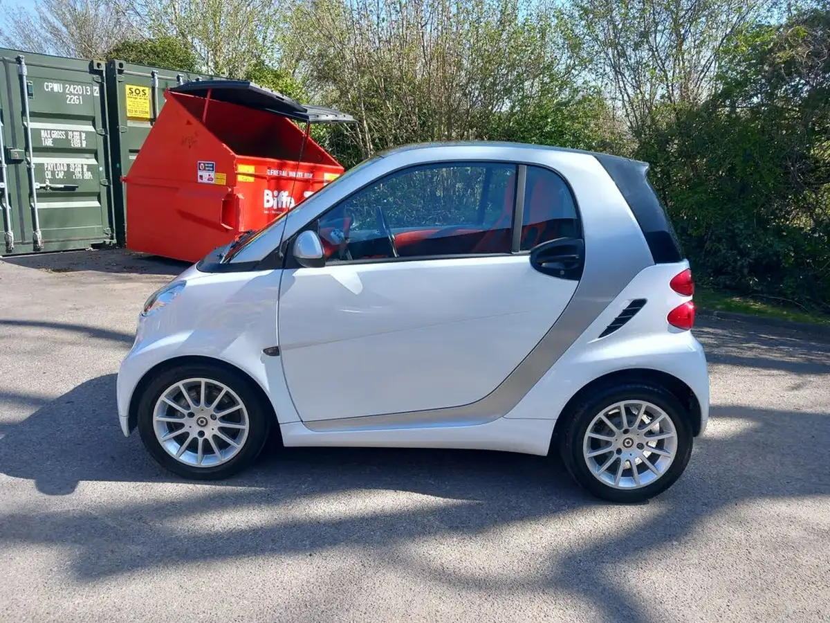 2011-smart-fortwo-10-passion-71bhp-coupe-softouch-big-3