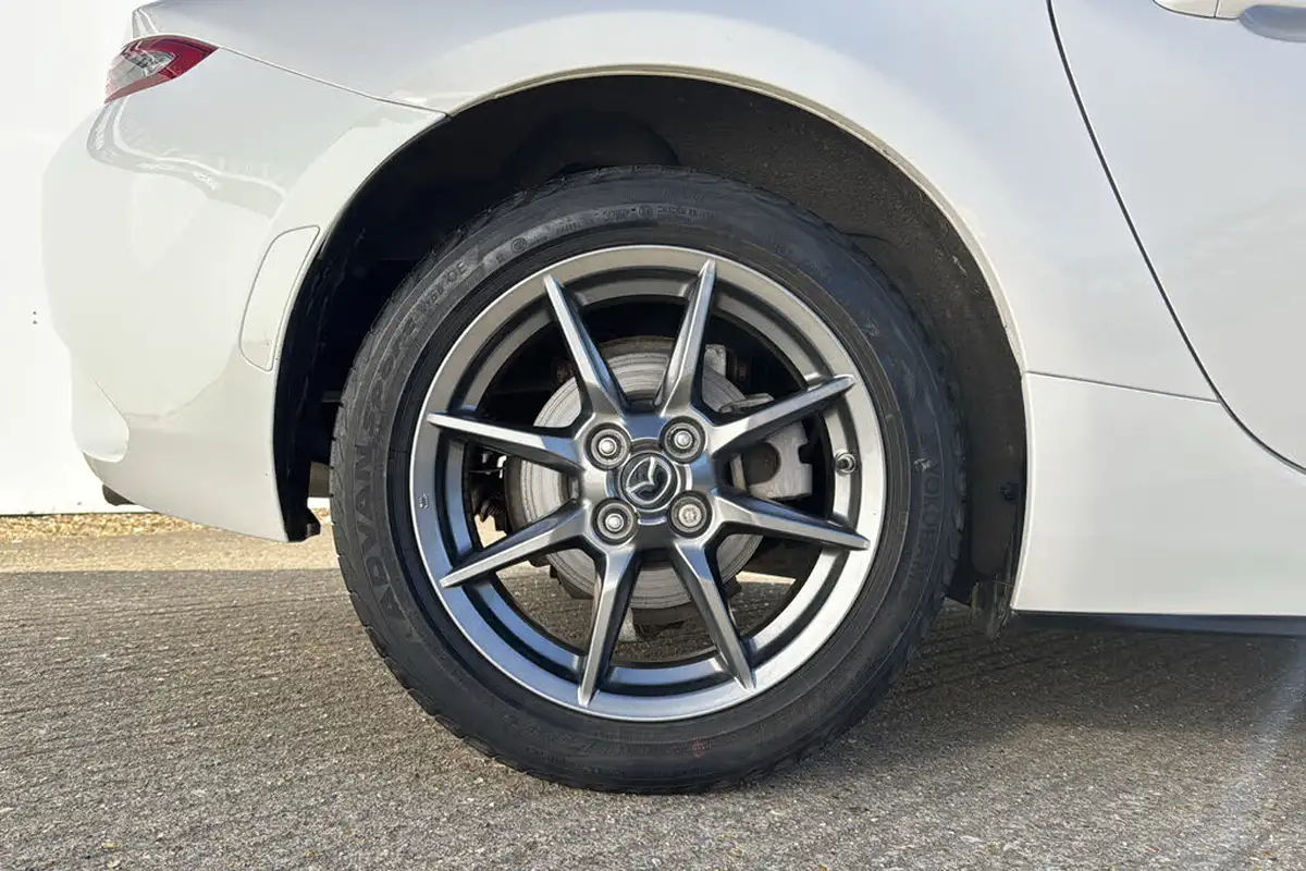 2019-mazda-mx-5-15-se-big-6