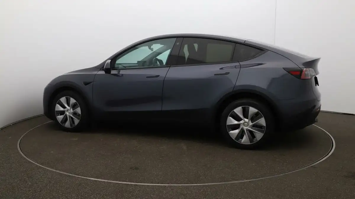 2022-tesla-model-y-e-long-range-big-50