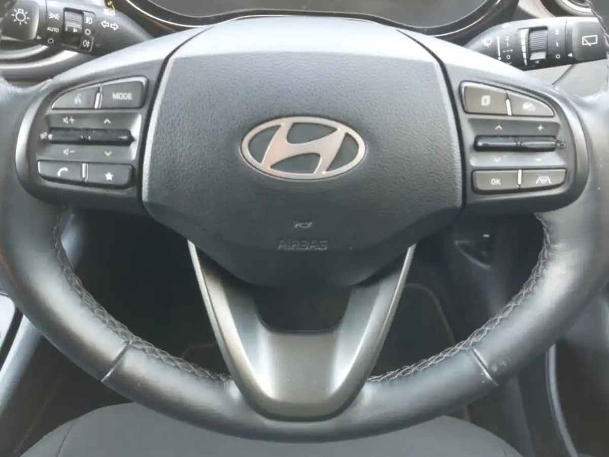 2023-hyundai-i10-10-premium-big-15