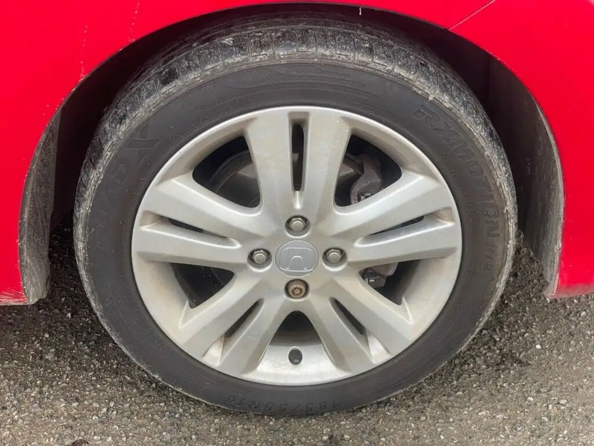 2014-honda-jazz-14-es-plus-big-24