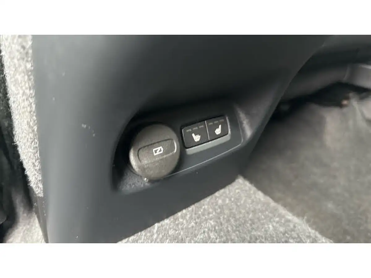 2024-volvo-xc40-20-b4-plus-big-33