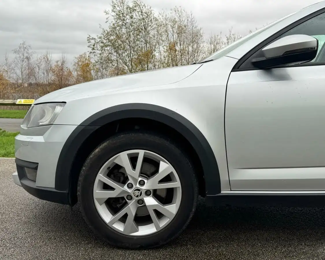2016-skoda-octavia-20tdi-scout-184ps-dsg-big-13