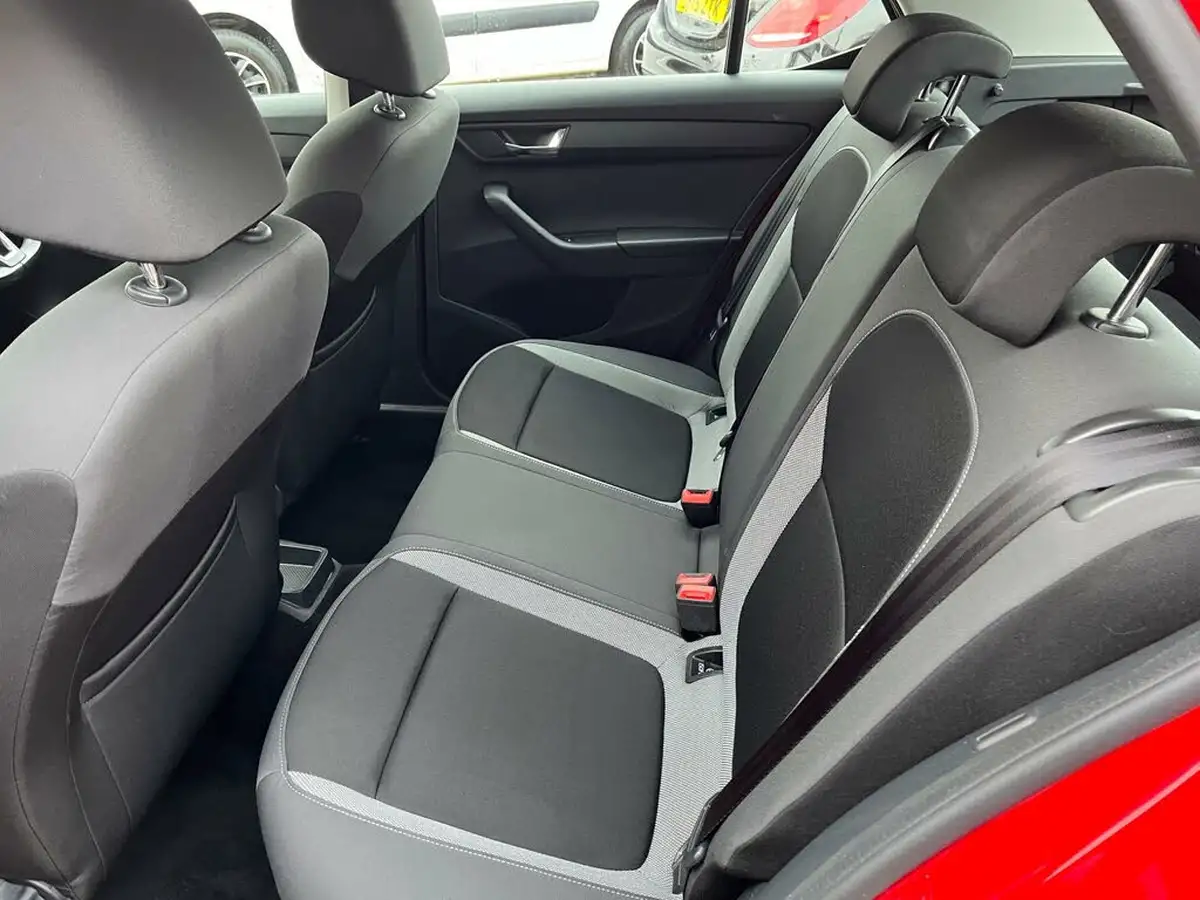 2018-skoda-fabia-10-tsi-colour-edition-ss-big-11