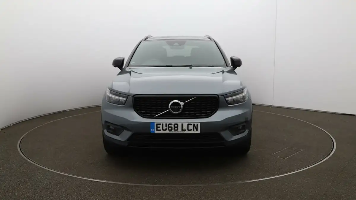 2018-volvo-xc40-20td-d4-r-design-big-2