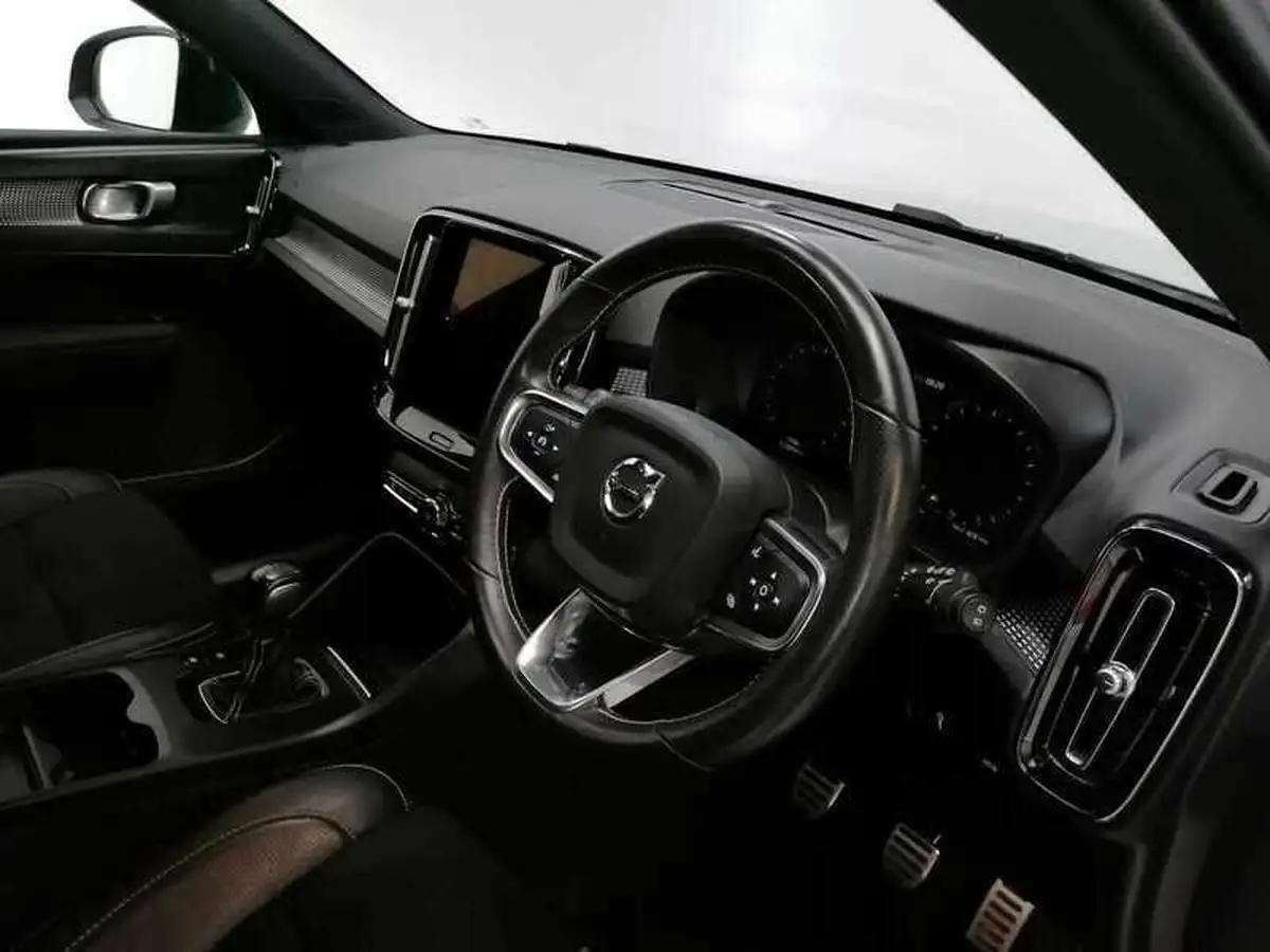 2020-volvo-xc40-15-t3-r-design-big-9