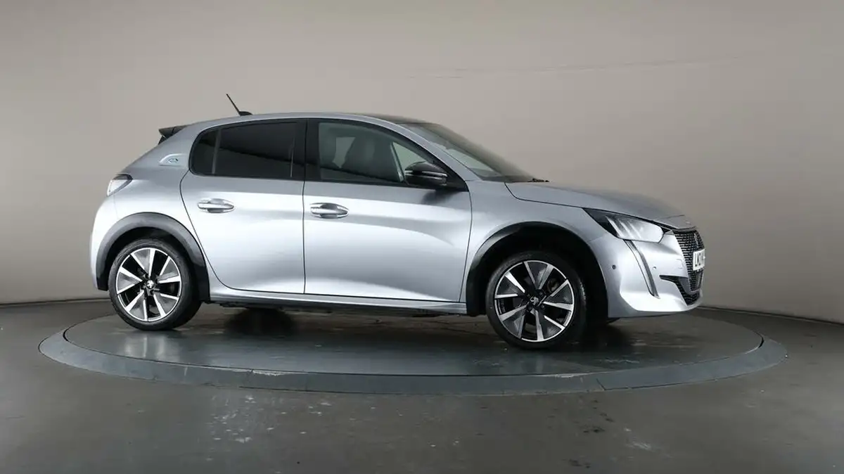 2021-peugeot-208-e-gt-50kwh-big-52
